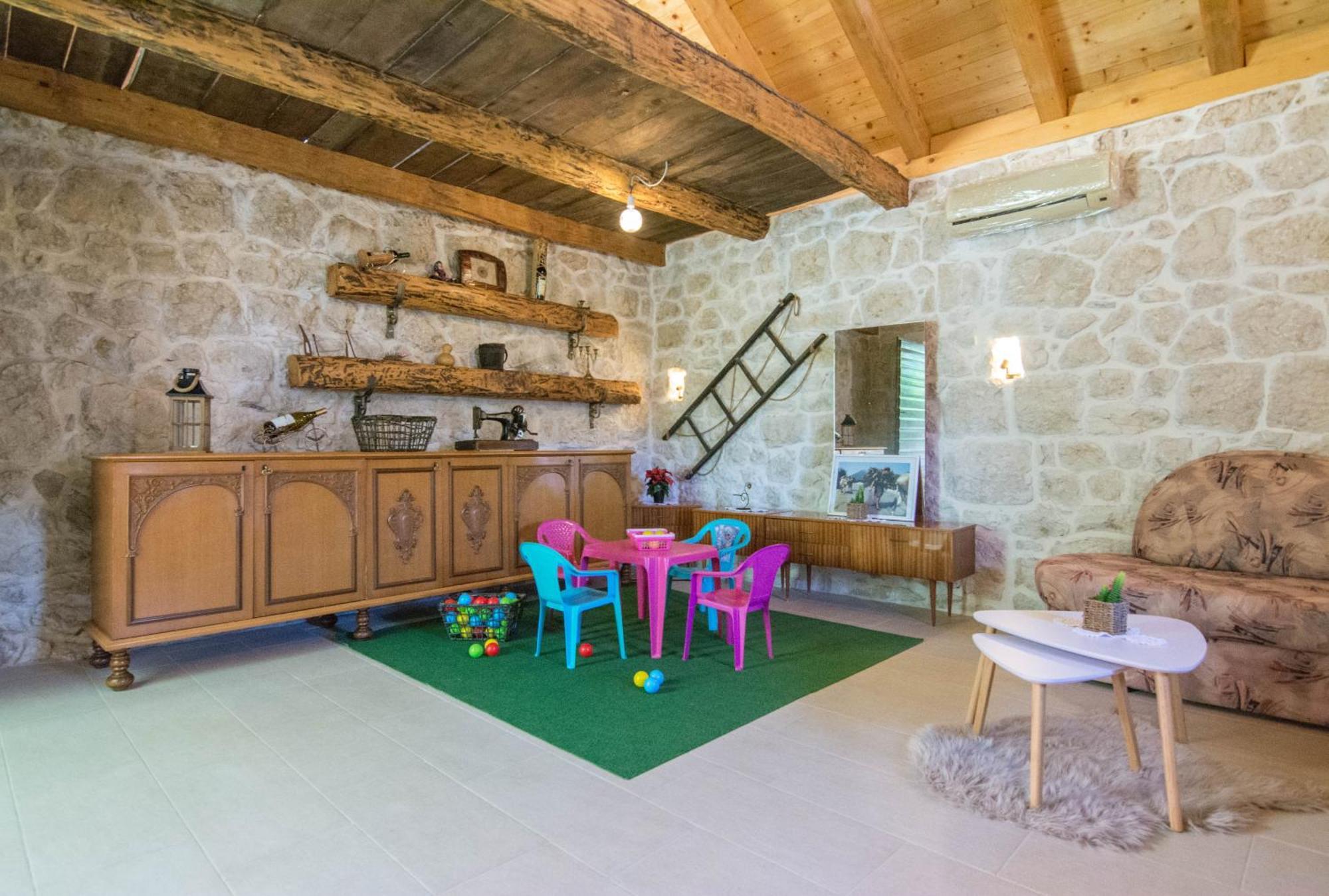 Villa Milena With Heated Pool And Jacuzzi Kostanje Eksteriør billede